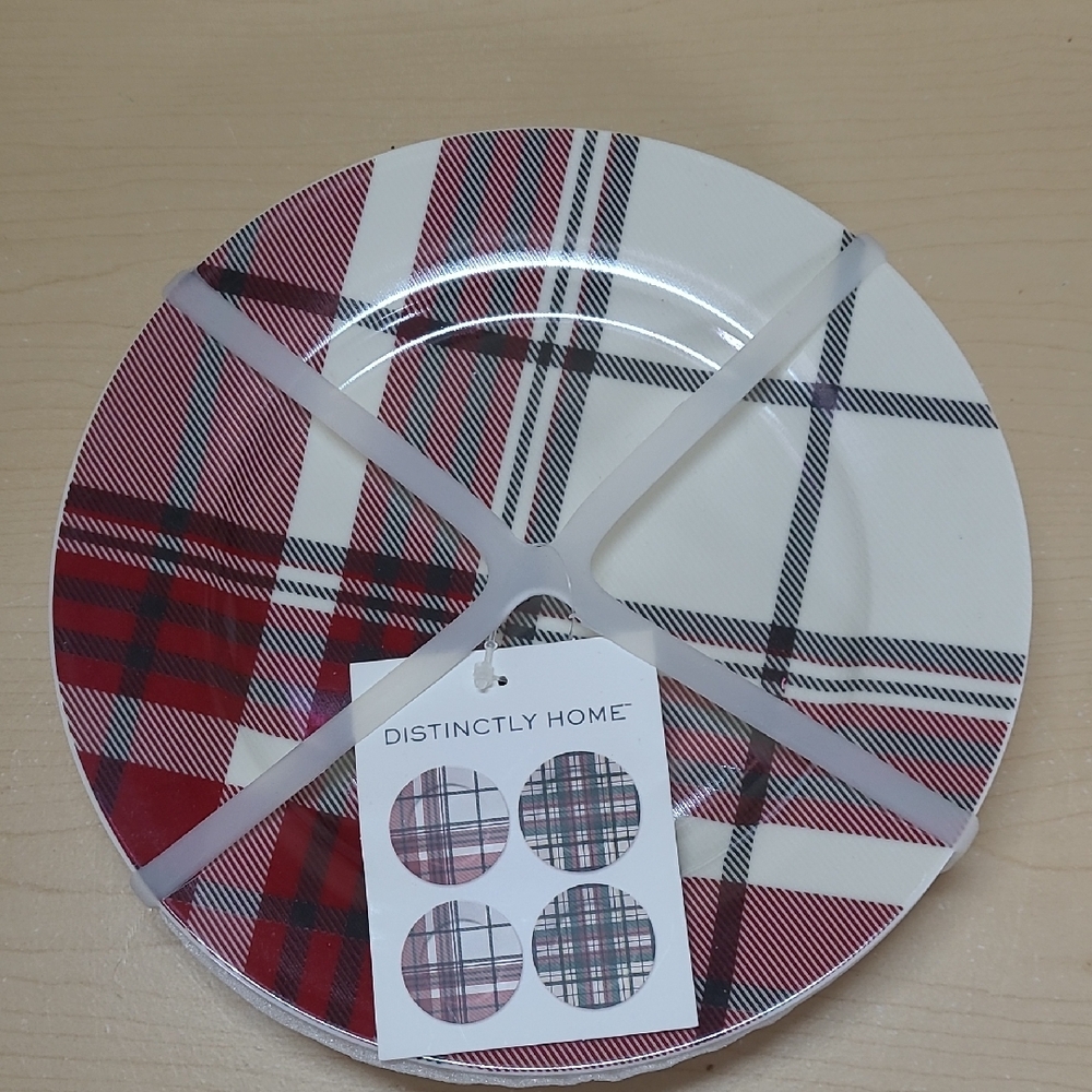 Distinctly Home Holiday Plaid Set Of 4 Appetizer Plates NWT